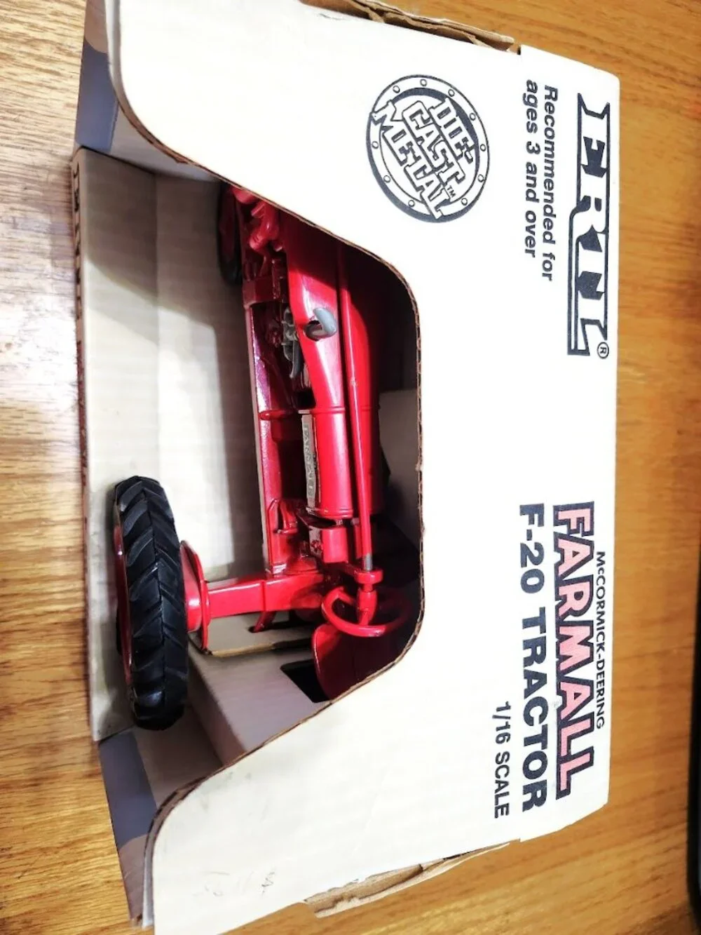Ertl McCormick-Deering Farmall F-20 Tractor 1/16 scale Die Cast Metal